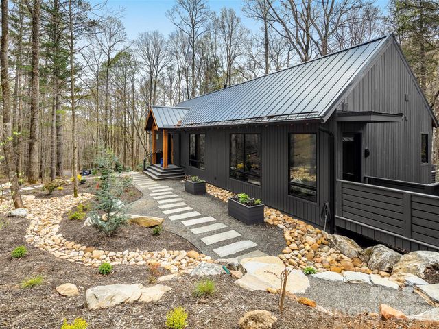 80 Hemlock Circle, Black Mountain, NC 28711