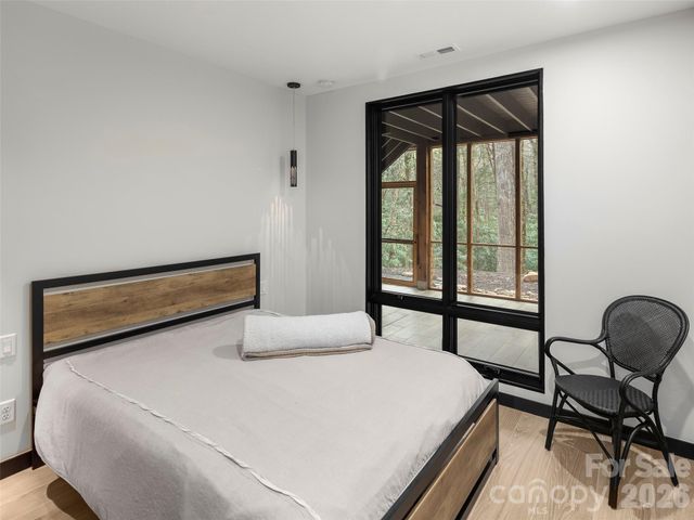 80 Hemlock Circle, Black Mountain, NC 28711