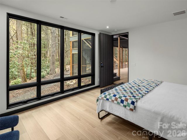 80 Hemlock Circle, Black Mountain, NC 28711