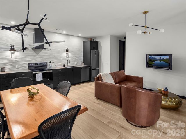 80 Hemlock Circle, Black Mountain, NC 28711