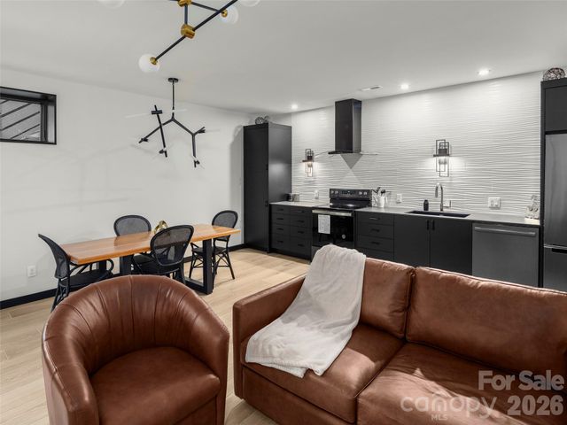 80 Hemlock Circle, Black Mountain, NC 28711