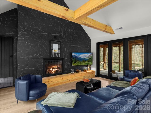 80 Hemlock Circle, Black Mountain, NC 28711