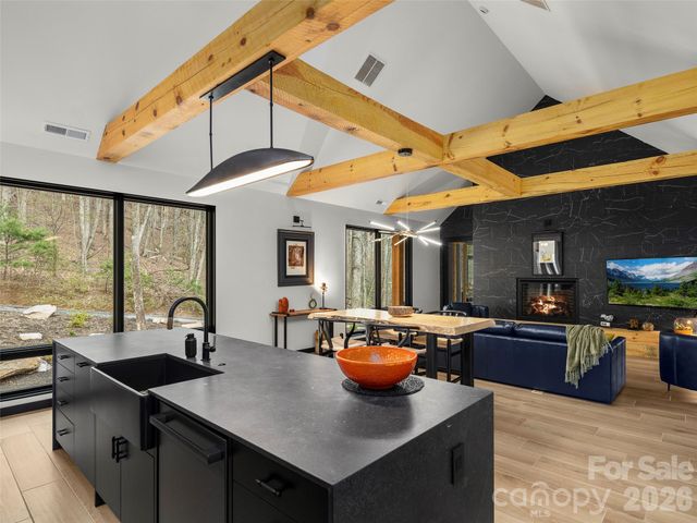 80 Hemlock Circle, Black Mountain, NC 28711