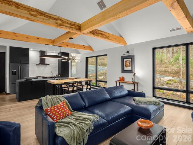 80 Hemlock Circle, Black Mountain, NC 28711