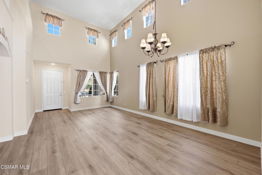 Image 7 of property listing at 4884 Borders Street, Simi Valley, CA 93063