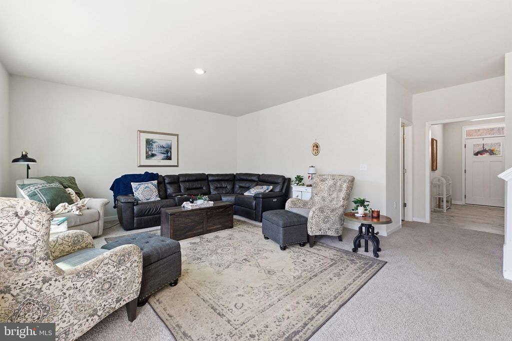 Image 10 of property listing at 616 S POES RD, Amissville, VA 20106