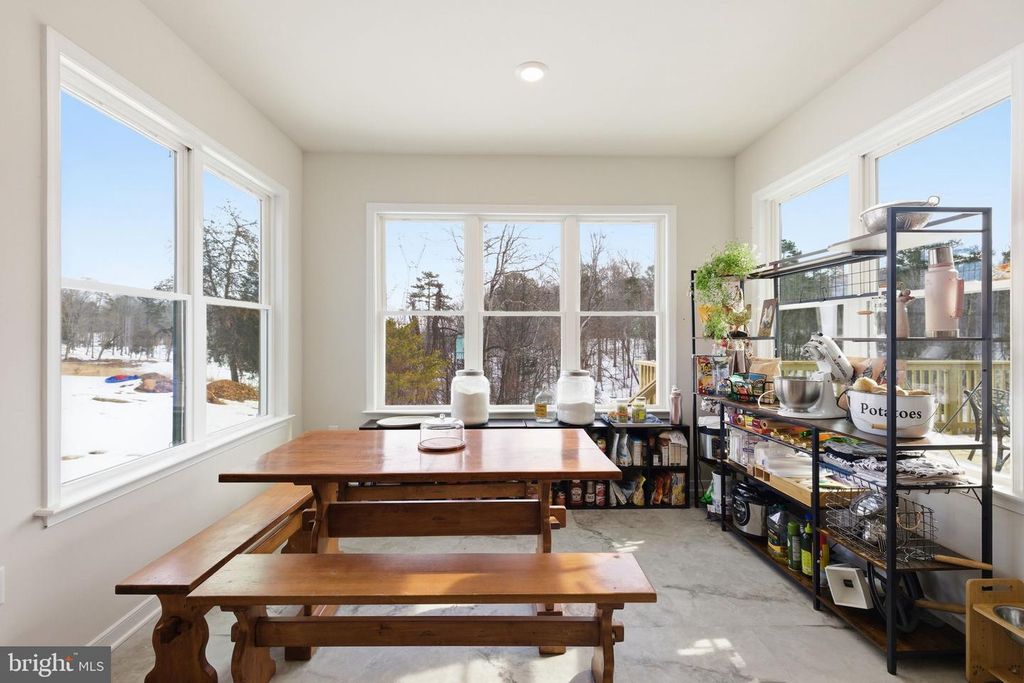 Image 19 of property listing at 616 S POES RD, Amissville, VA 20106