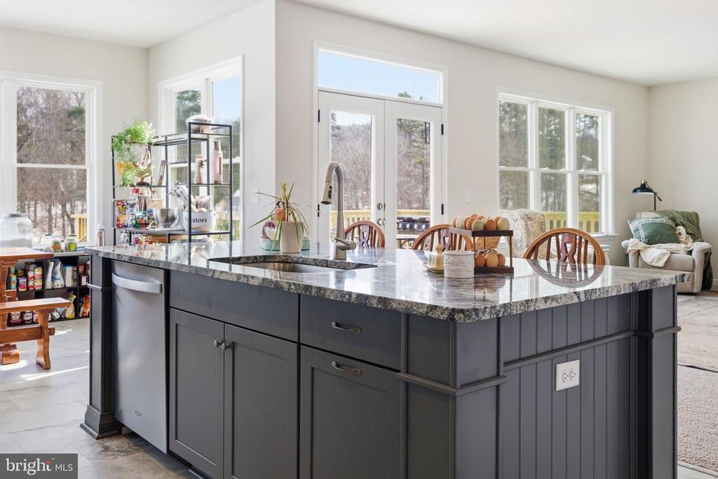 Image 23 of property listing at 616 S POES RD, Amissville, VA 20106