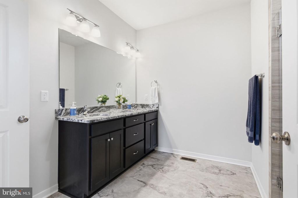 Image 27 of property listing at 616 S POES RD, Amissville, VA 20106