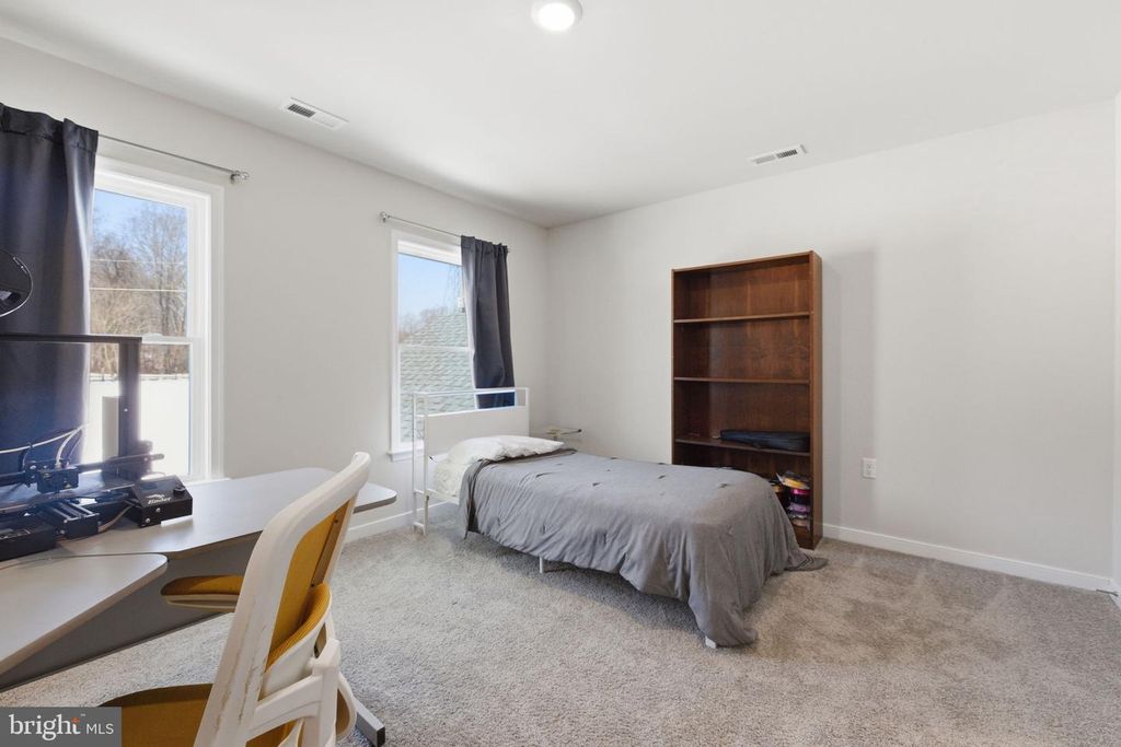 Image 31 of property listing at 616 S POES RD, Amissville, VA 20106