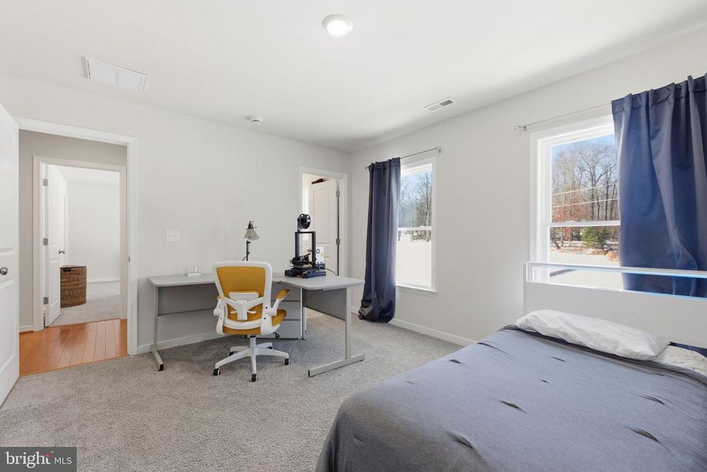 Image 32 of property listing at 616 S POES RD, Amissville, VA 20106