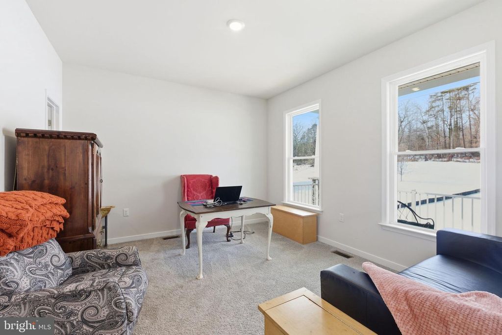 Image 8 of property listing at 616 S POES RD, Amissville, VA 20106