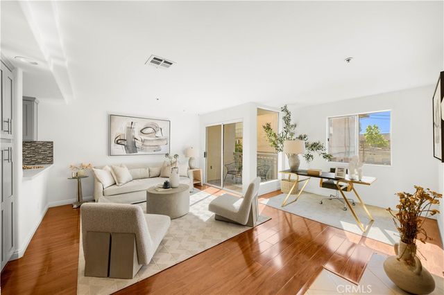 335 S Sierra Madre 104, Pasadena, CA 91107