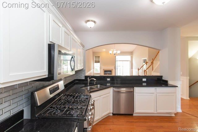 43721 CHERRYWOOD Lane, Canton Charter Township, MI 48188