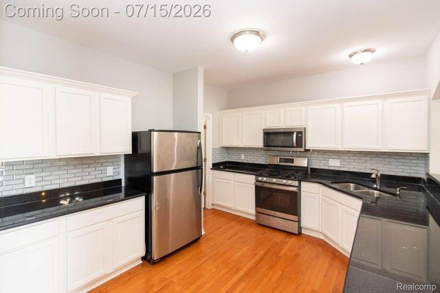 43721 CHERRYWOOD Lane, Canton Charter Township, MI 48188