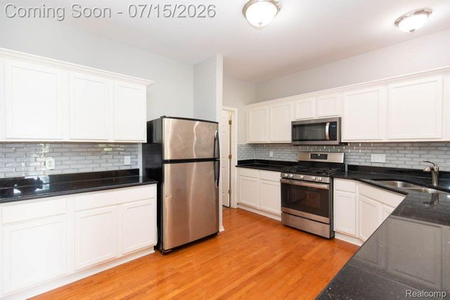 43721 CHERRYWOOD Lane, Canton Charter Township, MI 48188