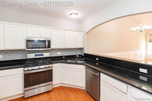 43721 CHERRYWOOD Lane, Canton Charter Township, MI 48188