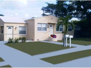 1715 Hayes St East, Hollywood, FL 33020