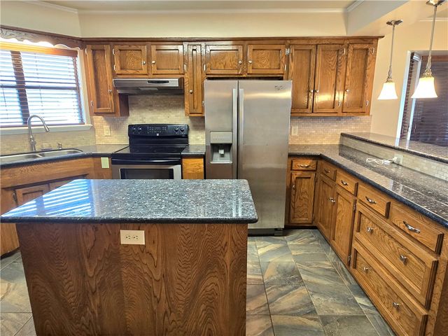 827 North Gray Street, Caldwell, TX 77836