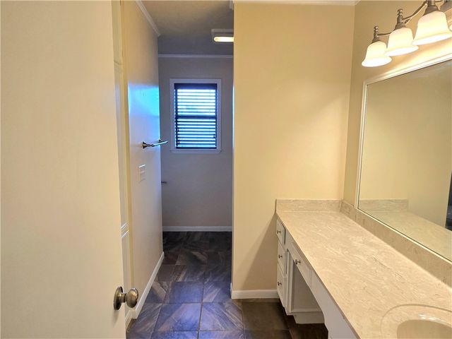 827 North Gray Street, Caldwell, TX 77836