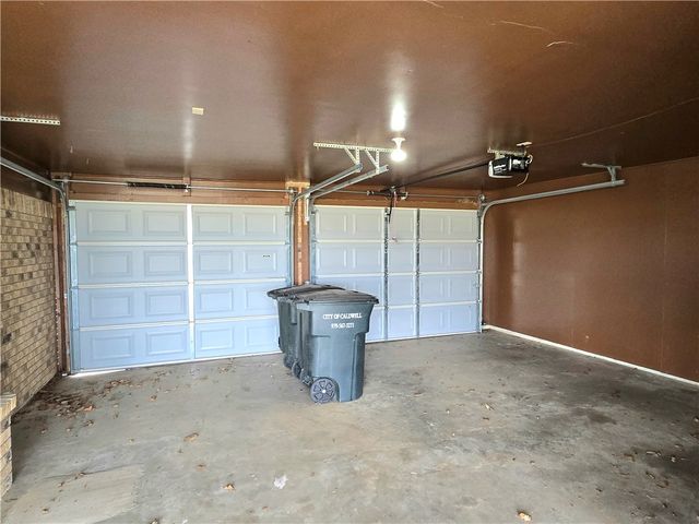 827 North Gray Street, Caldwell, TX 77836