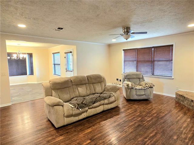 827 North Gray Street, Caldwell, TX 77836