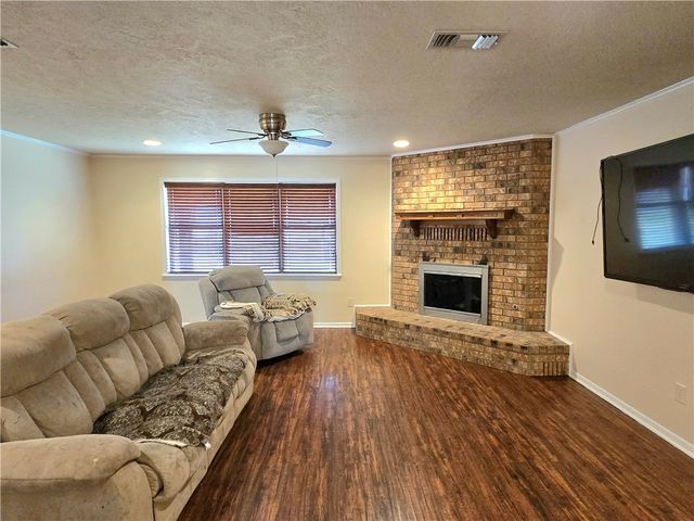 827 North Gray Street, Caldwell, TX 77836