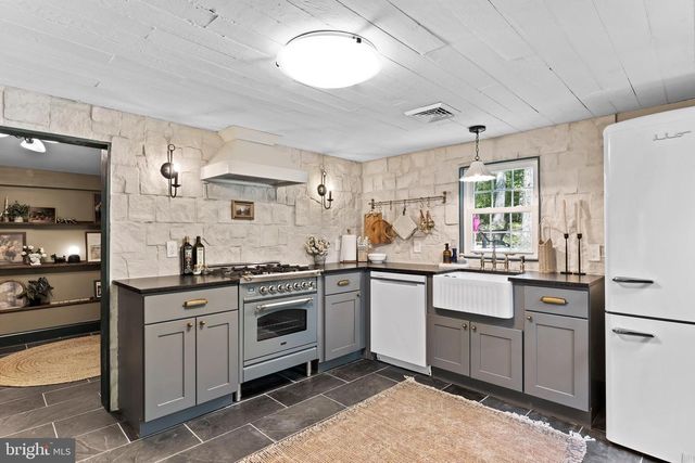 1134 S MOUNTAIN RD, Dillsburg, PA 17019