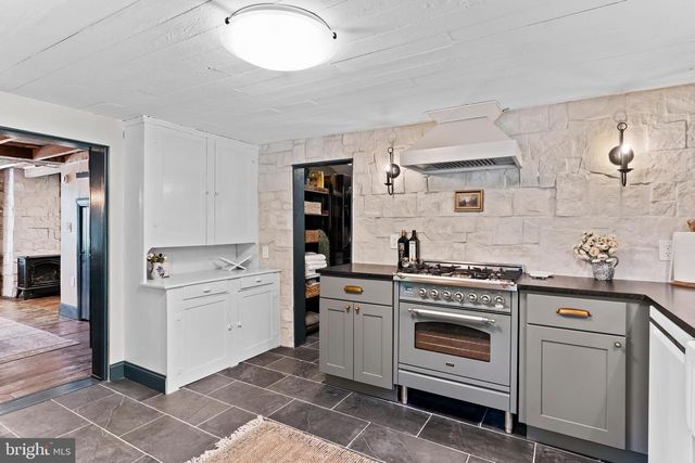 1134 S MOUNTAIN RD, Dillsburg, PA 17019