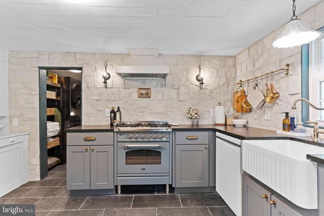 1134 S MOUNTAIN RD, Dillsburg, PA 17019