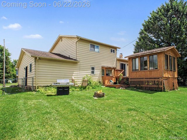 428 Carrie Drive, Flushing, MI 48433