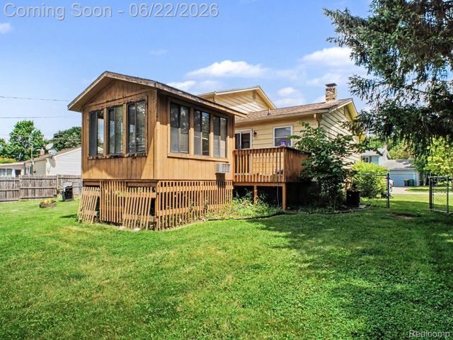 428 Carrie Drive, Flushing, MI 48433