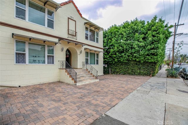 1211 N Kenmore, Los Angeles, CA 90029