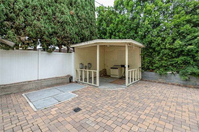 1211 N Kenmore, Los Angeles, CA 90029