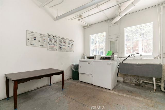 1211 N Kenmore, Los Angeles, CA 90029