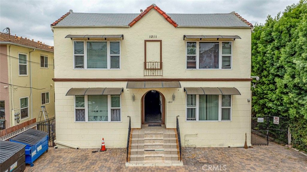 1211 N Kenmore, Los Angeles, CA 90029