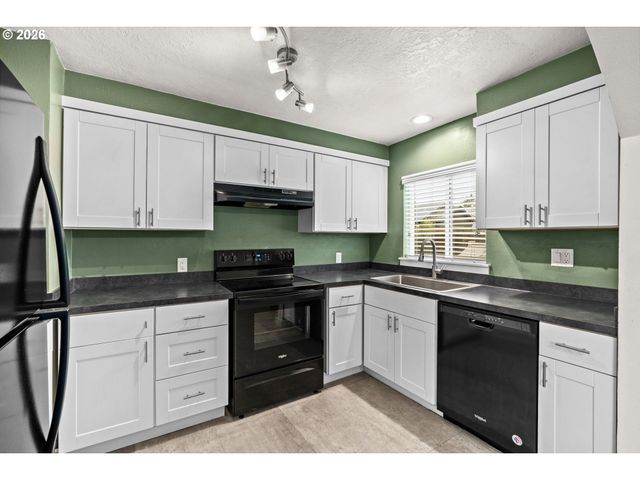 3155 BELL Ave, Eugene, OR 97402