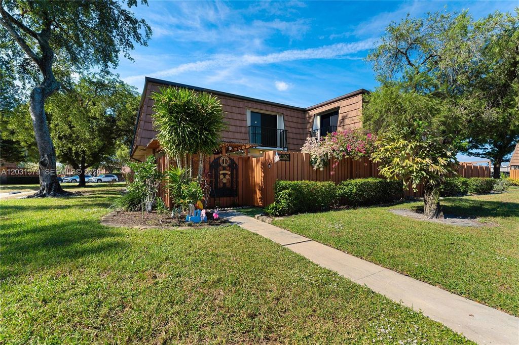 9118c 20th Court, Davie, FL 33324
