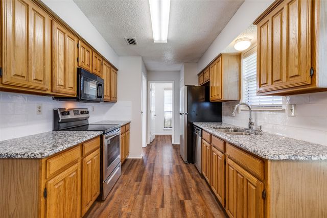 705 Yosemite Trail, Mesquite, TX 75149