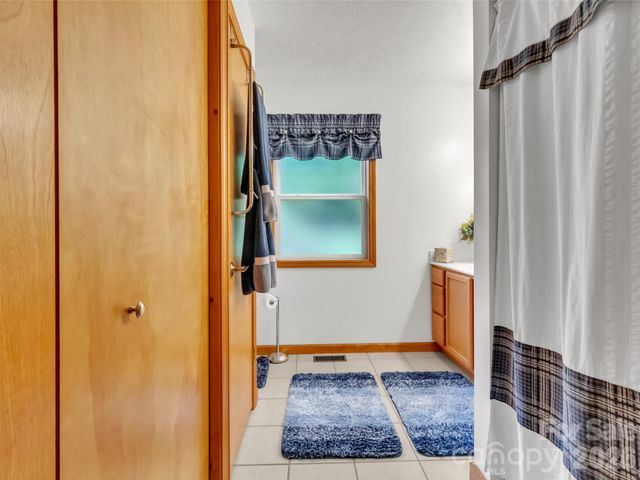 33 Buttercup Place, Maggie Valley, NC 28751