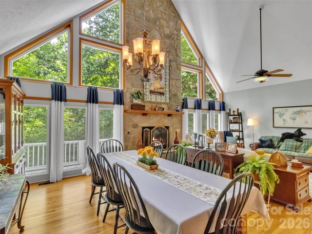 33 Buttercup Place, Maggie Valley, NC 28751