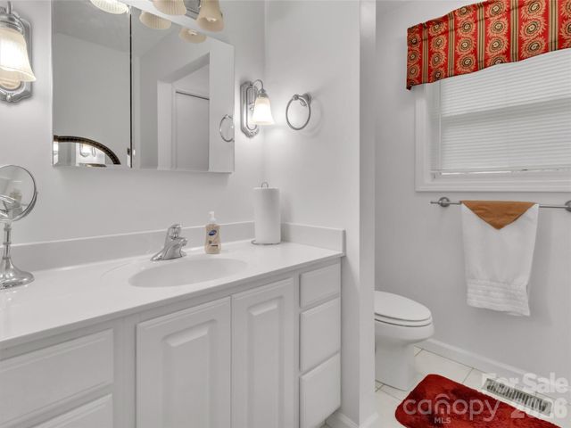 33 Buttercup Place, Maggie Valley, NC 28751