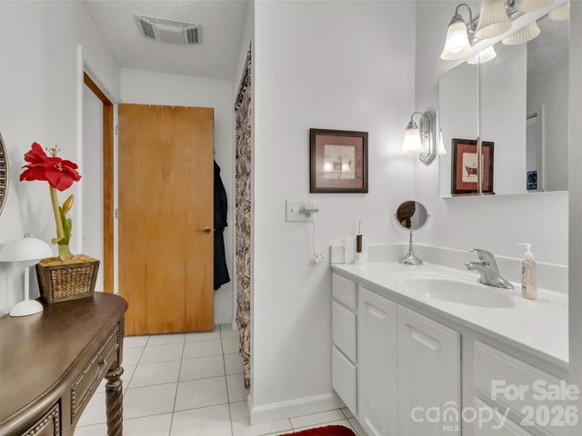 33 Buttercup Place, Maggie Valley, NC 28751
