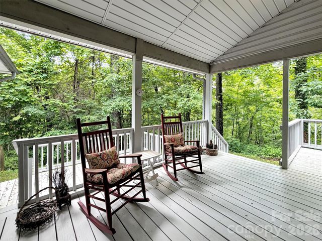 33 Buttercup Place, Maggie Valley, NC 28751