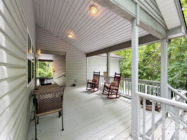 33 Buttercup Place, Maggie Valley, NC 28751