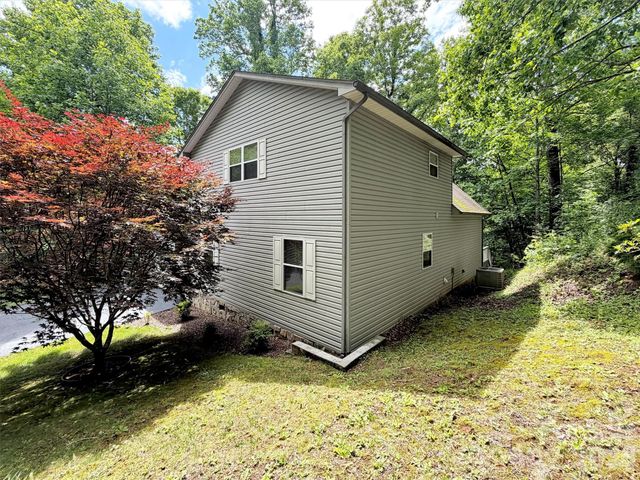 33 Buttercup Place, Maggie Valley, NC 28751
