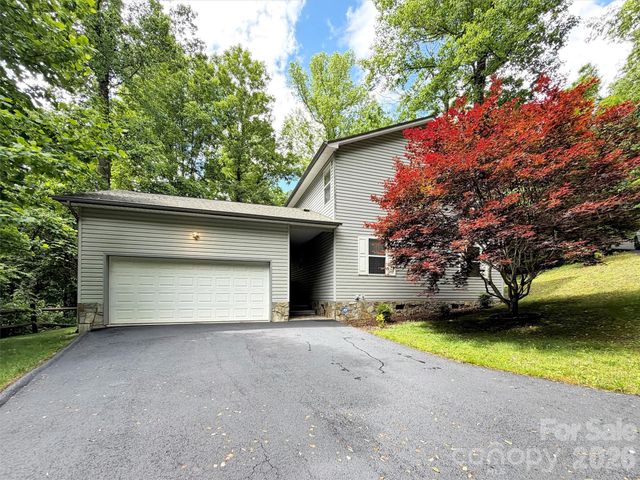 33 Buttercup Place, Maggie Valley, NC 28751