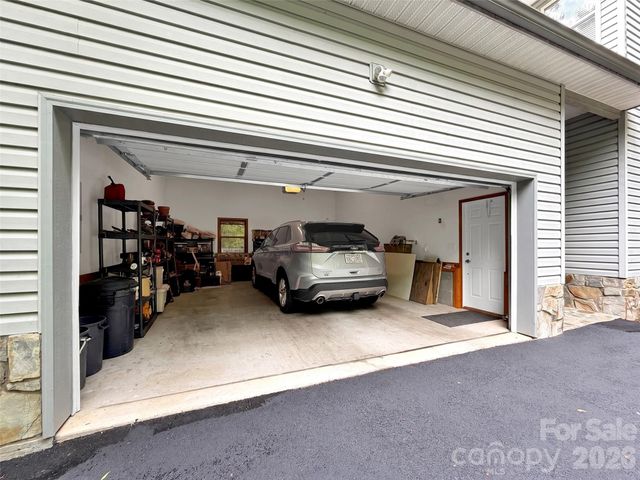 33 Buttercup Place, Maggie Valley, NC 28751