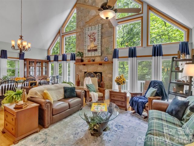 33 Buttercup Place, Maggie Valley, NC 28751