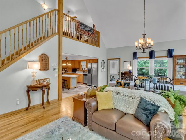 33 Buttercup Place, Maggie Valley, NC 28751